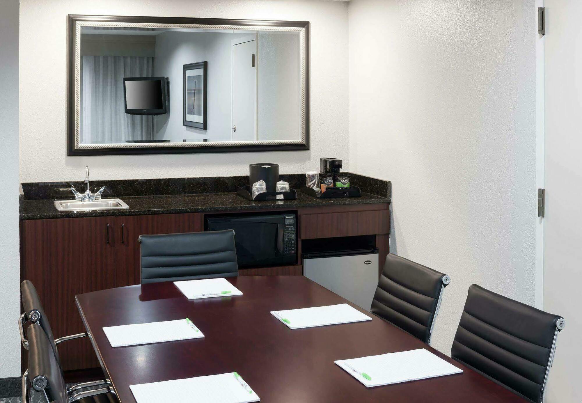 Hotel Courtyard By Marriott Waco Exterior foto